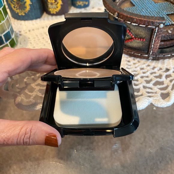 ⭐️Palladio Wet Dry Foundation⭐️ - Picture 6 of 7